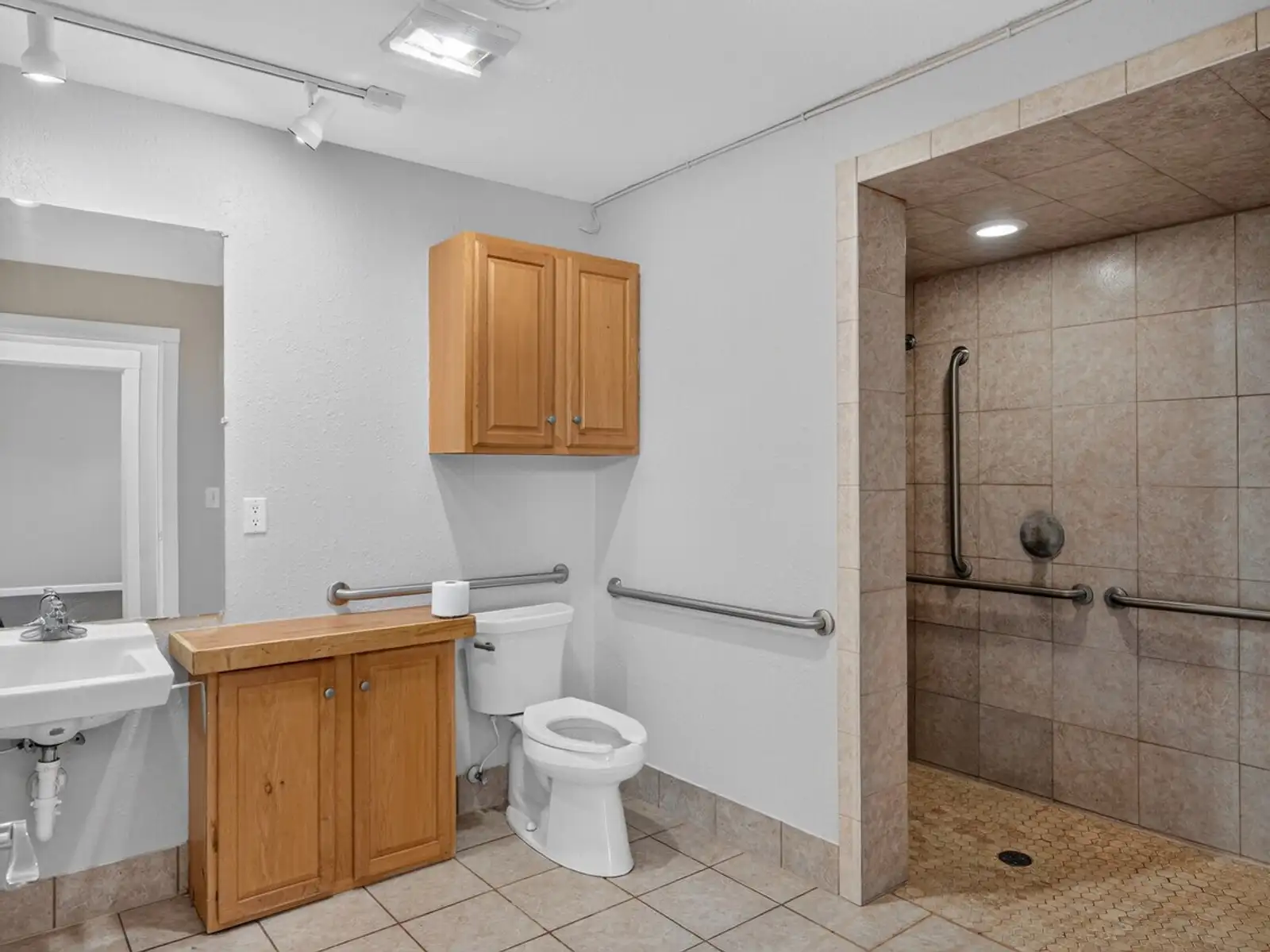 Linwood Residence image 6
