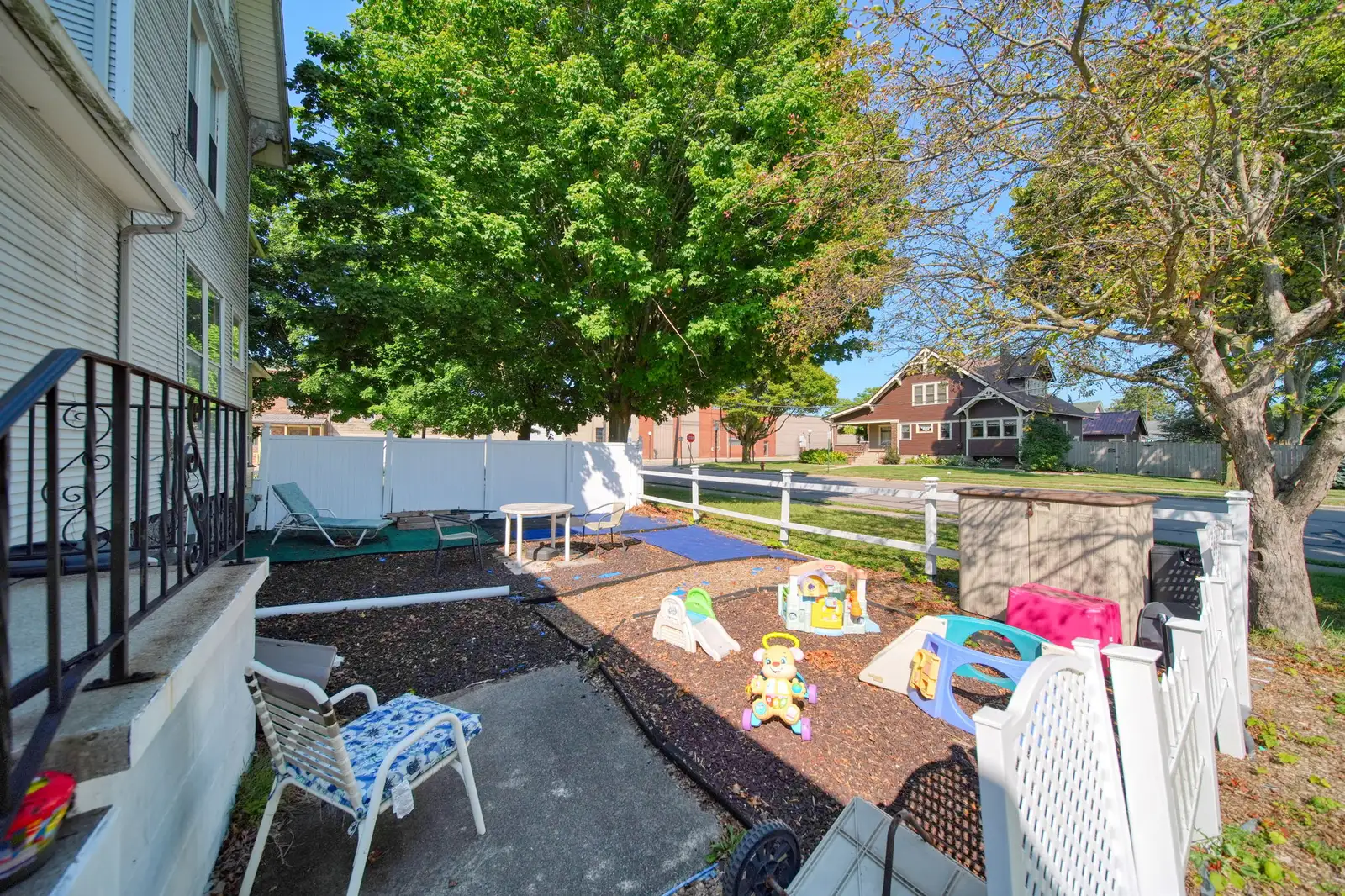 120 E Adrian St image 62