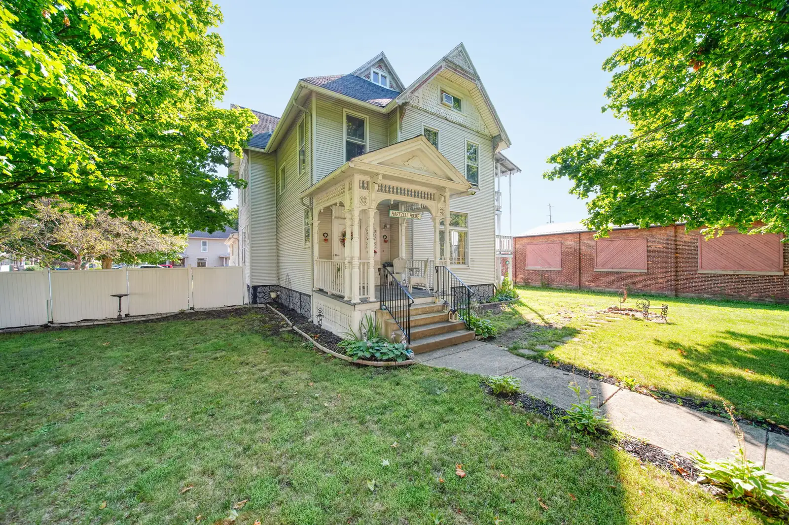 120 E Adrian St image 2