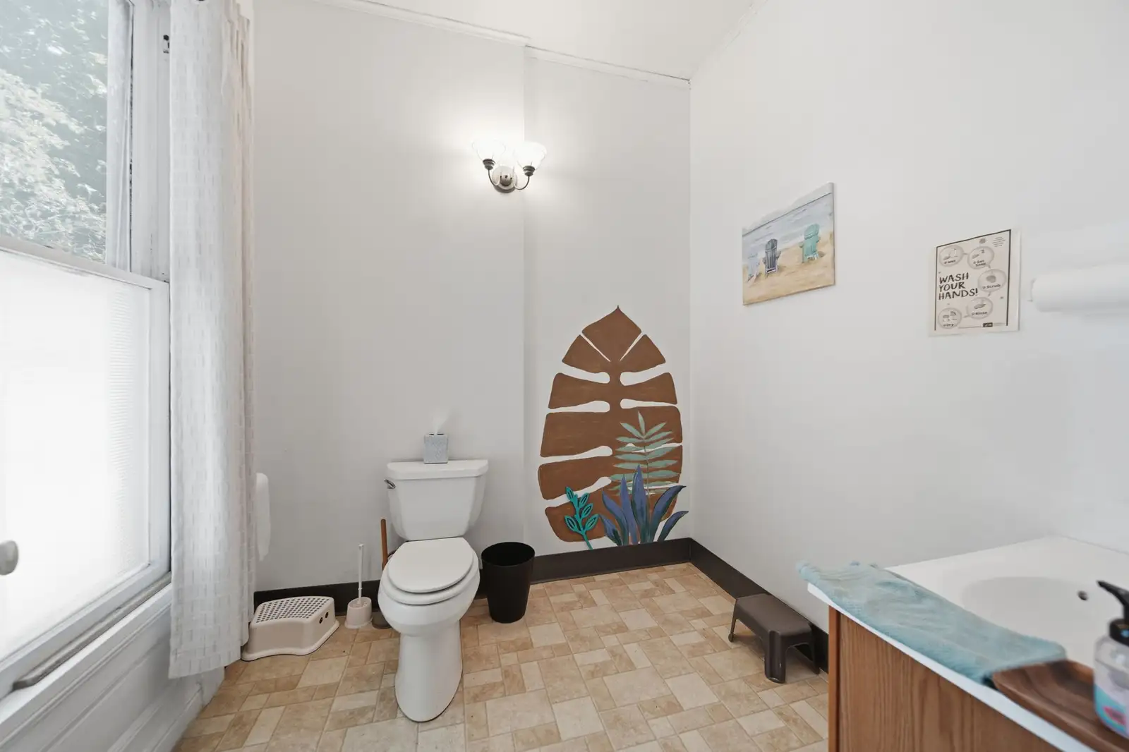 120 E Adrian St image 16