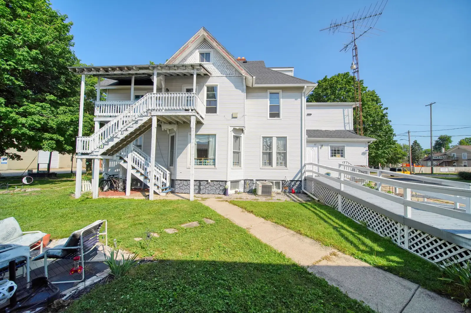 120 E Adrian St image 54