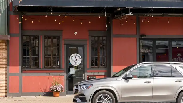 Restaurant in Cadillac thumbnail 5