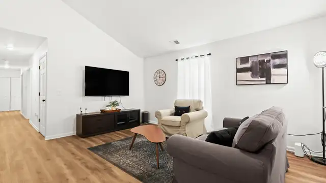 545 Calgary St thumbnail 2