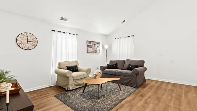 545 Calgary St thumbnail 3