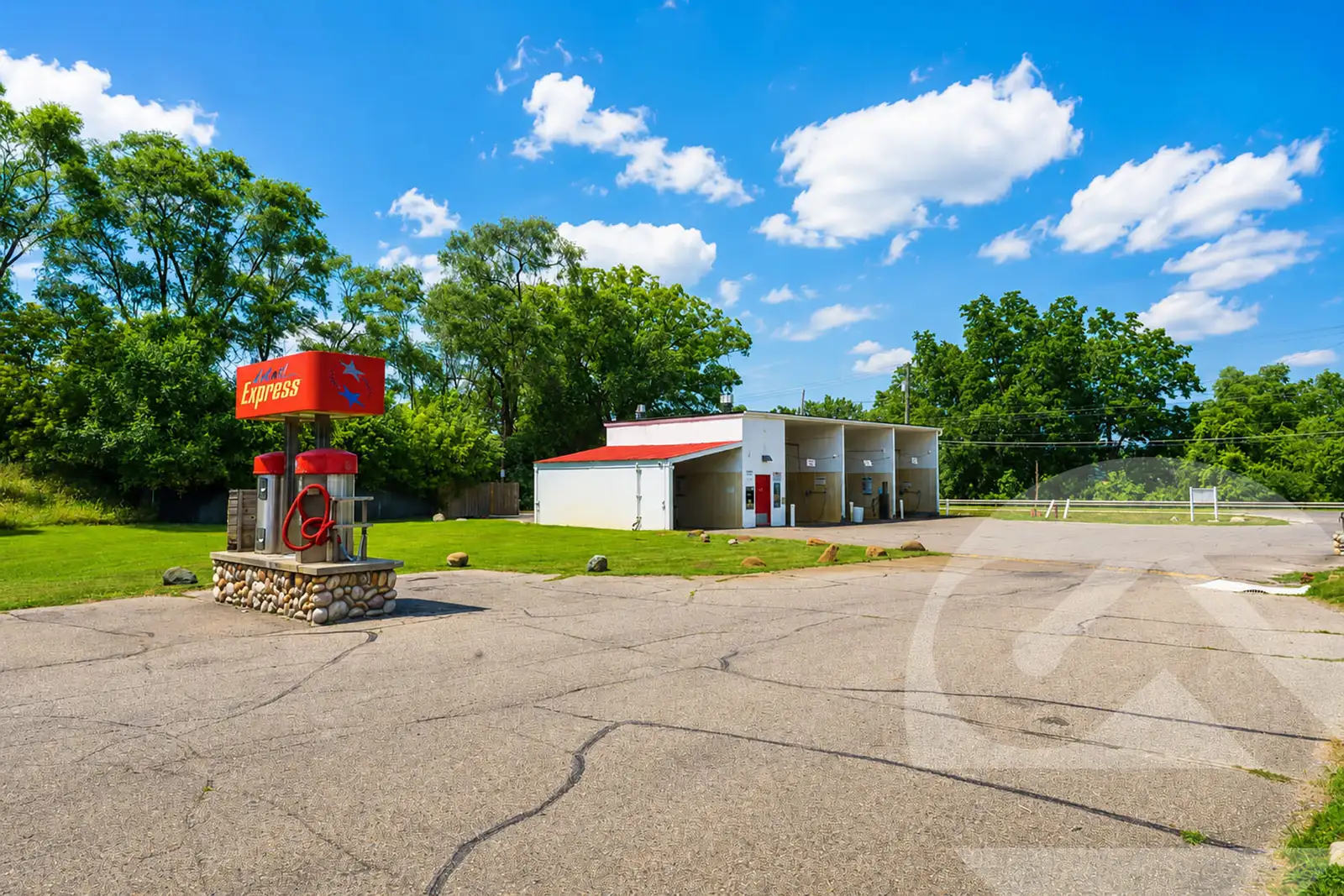 360 South St image 1