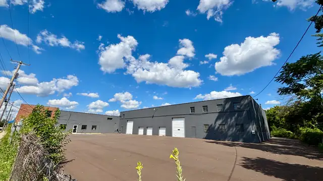Large Lansing Industrial Facility thumbnail 2