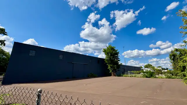Large Lansing Industrial Facility thumbnail 5
