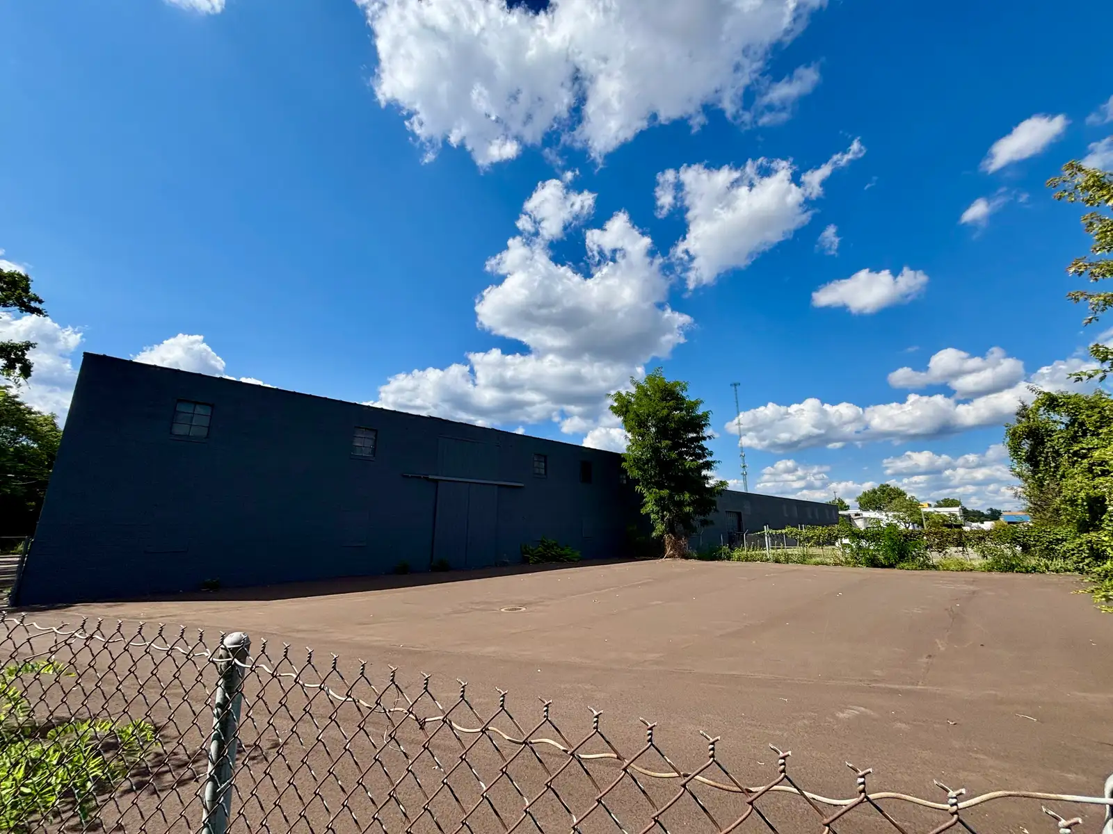 Large Lansing Industrial Facility image 5