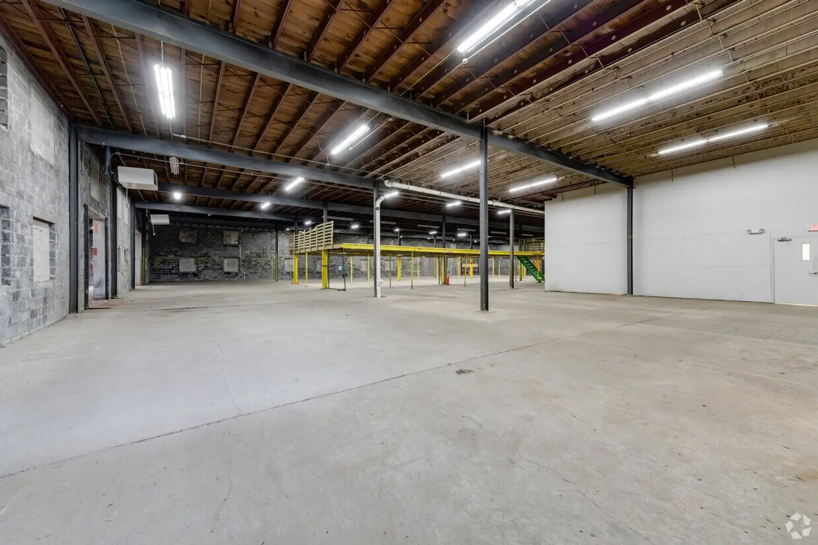 Large Lansing Industrial Facility image 3