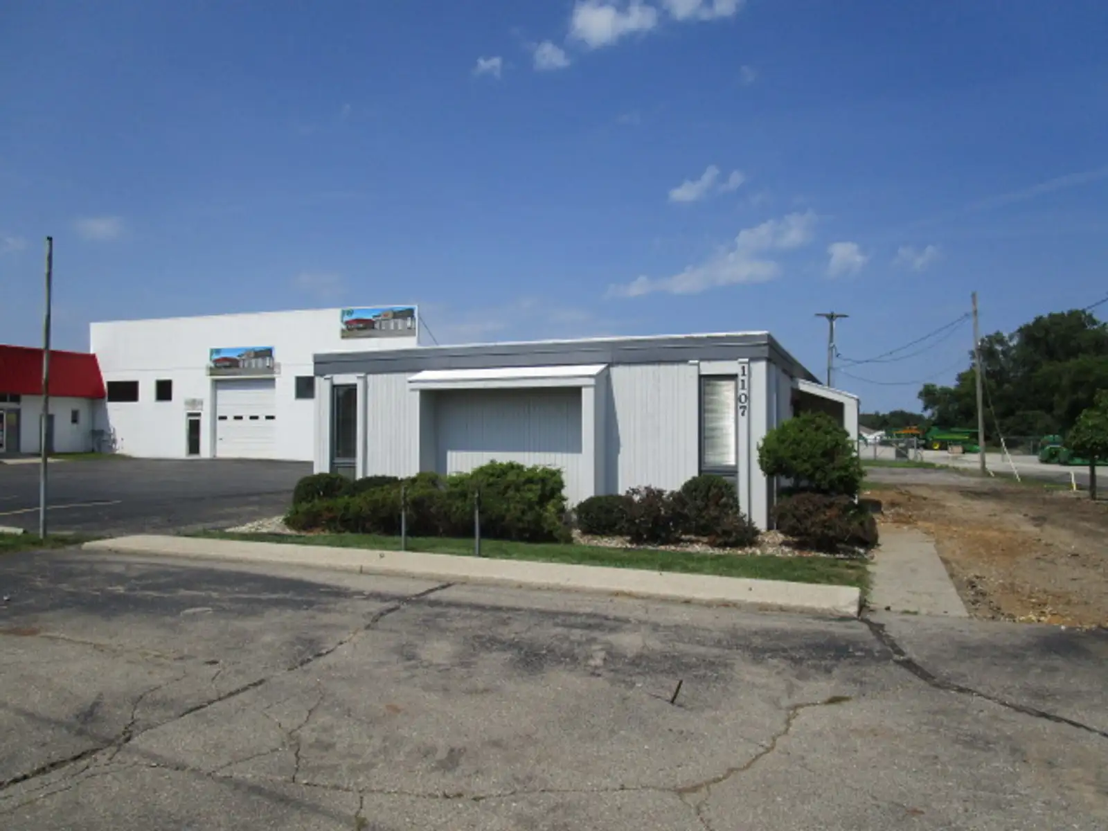 1107 W Chicago Blvd image 3