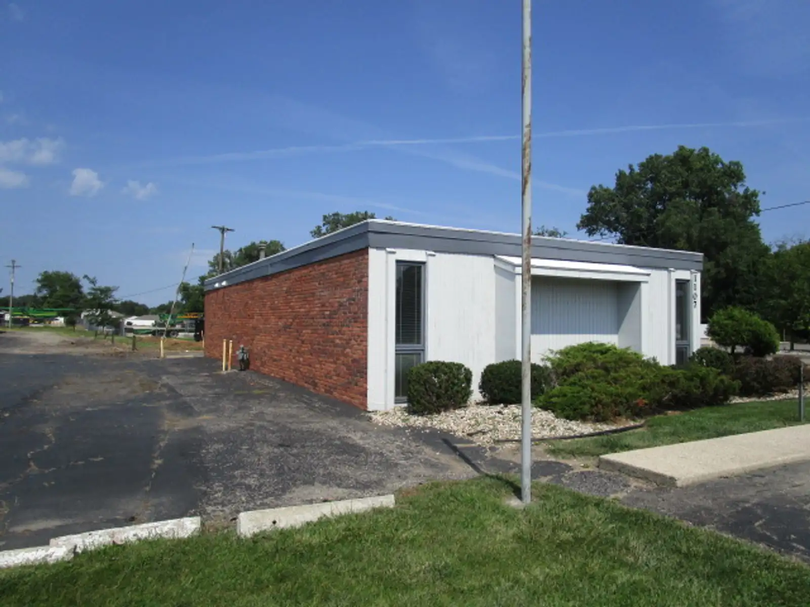 1107 W Chicago Blvd image 2