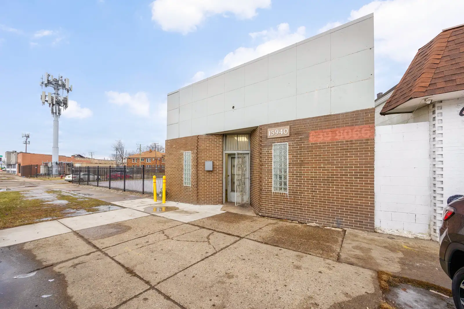 13940 Gratiot Ave image 3