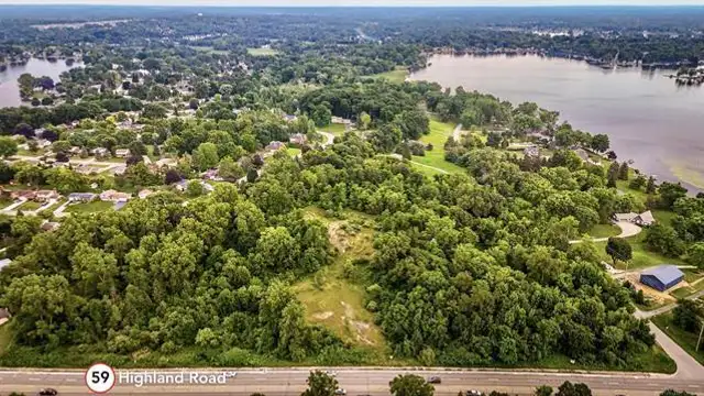 9915 Highland Rd thumbnail 2