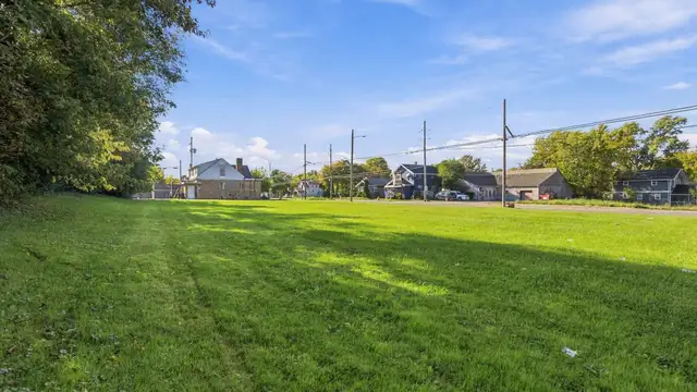 2611 Corunna Rd thumbnail 5