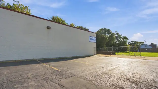 2611 Corunna Rd thumbnail 2