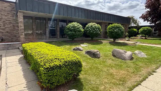 EXECUTIVE OFFICE BUIDLING FOR SALE! thumbnail 4