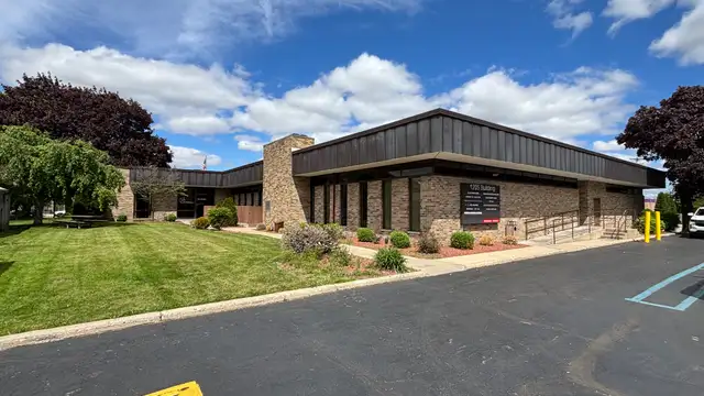 EXECUTIVE OFFICE BUIDLING FOR SALE! thumbnail 5