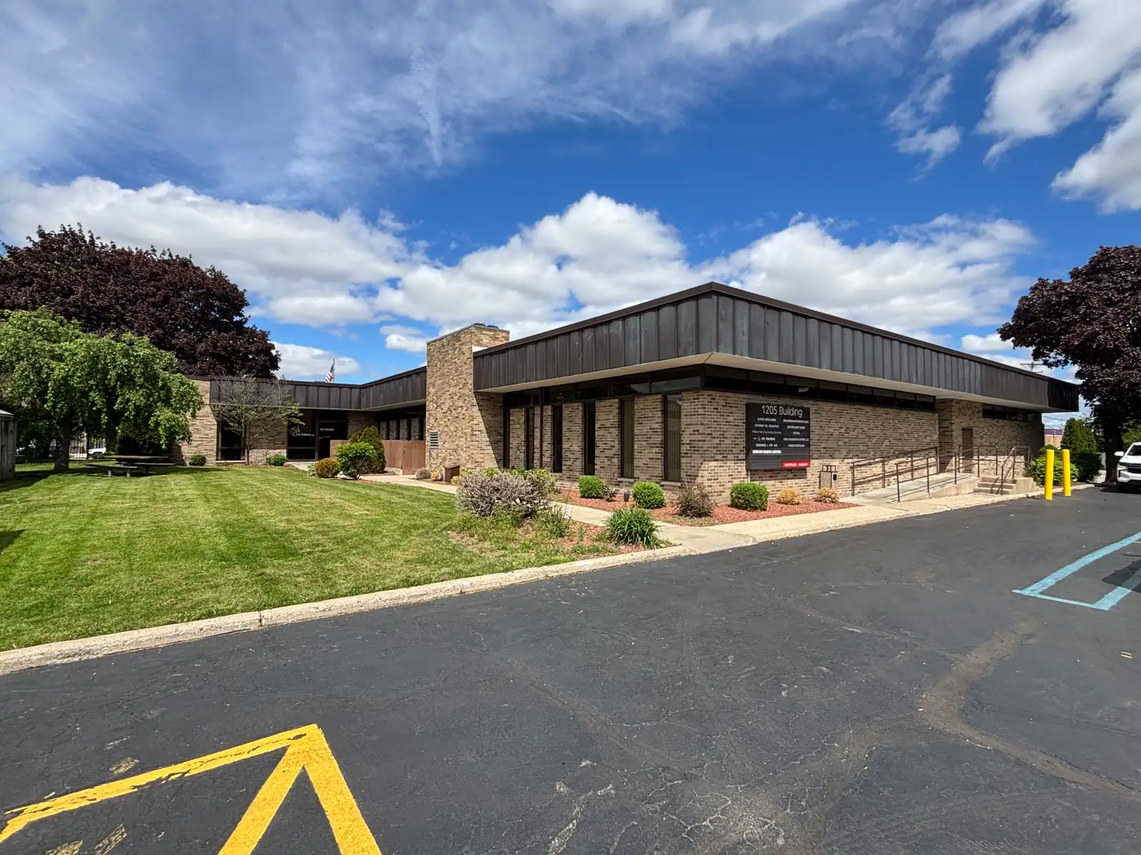 EXECUTIVE OFFICE BUIDLING FOR SALE! image 5