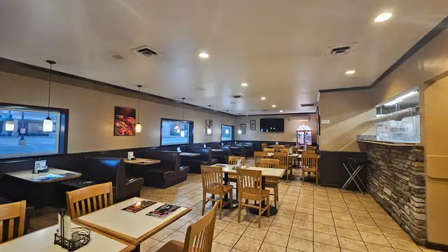 Twins Pizza & Grill thumbnail 2