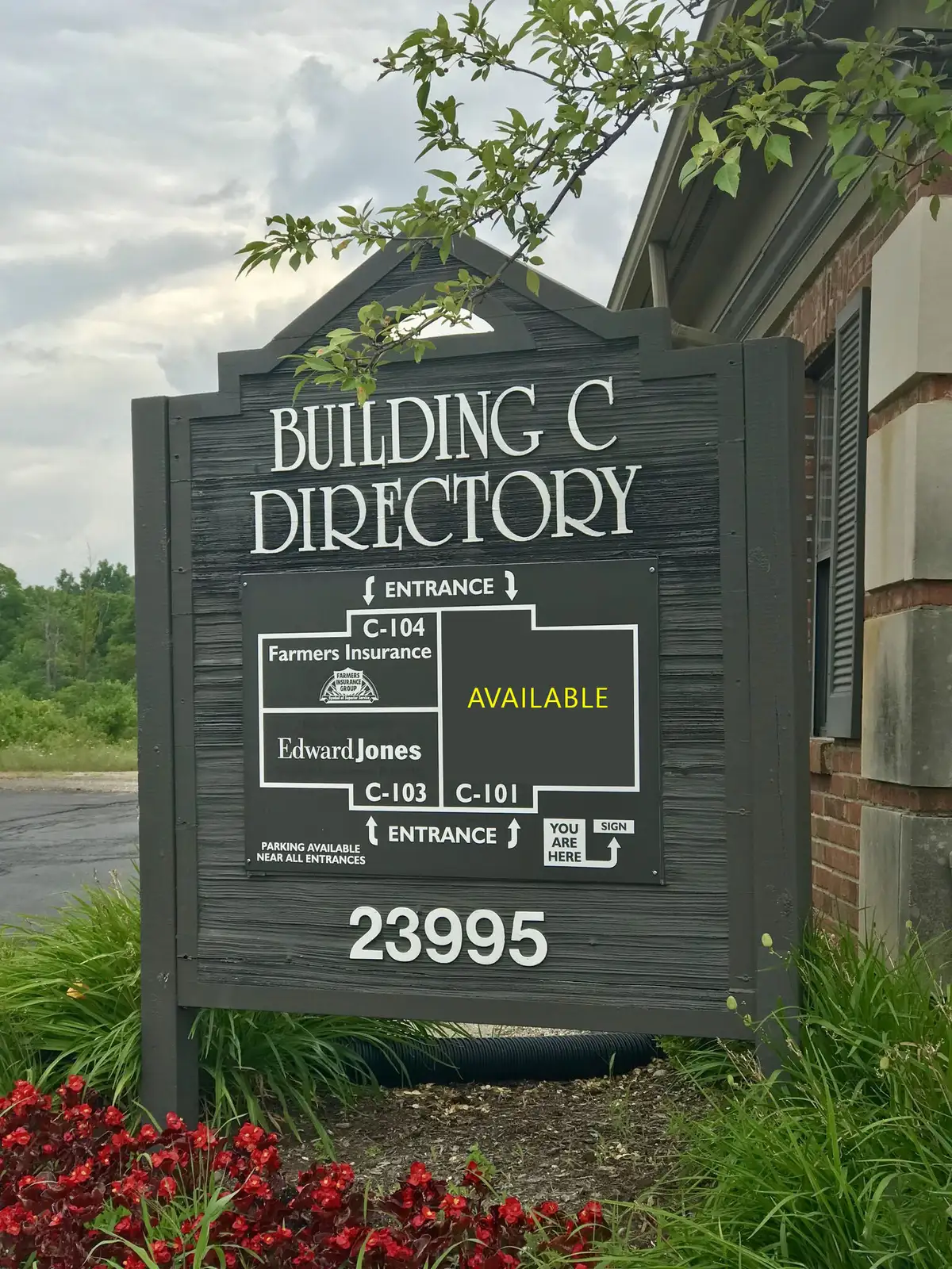 23995 C-101 - Novi Professional Village