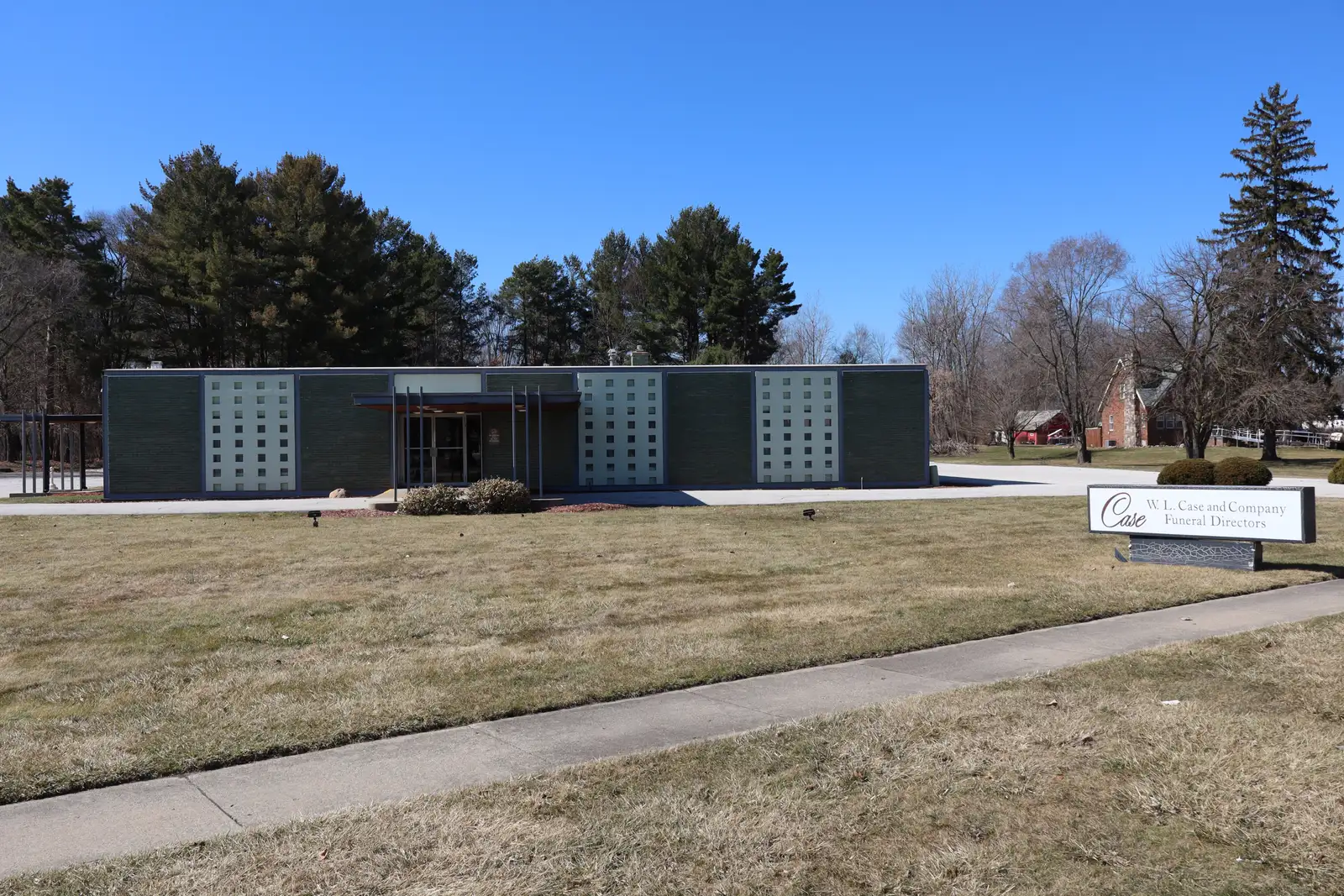 NOW REDUCED! FOR SALE: OFFICE/RETAIL BUILDING CALL TRADEMARK COMMERCIAL GROUP AT 989-792-6400 image 31