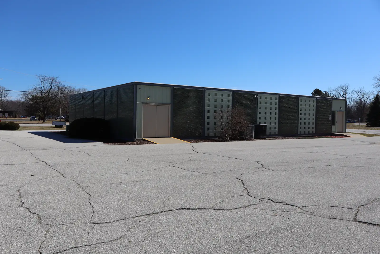 NOW REDUCED! FOR SALE: OFFICE/RETAIL BUILDING CALL TRADEMARK COMMERCIAL GROUP AT 989-792-6400 image 38