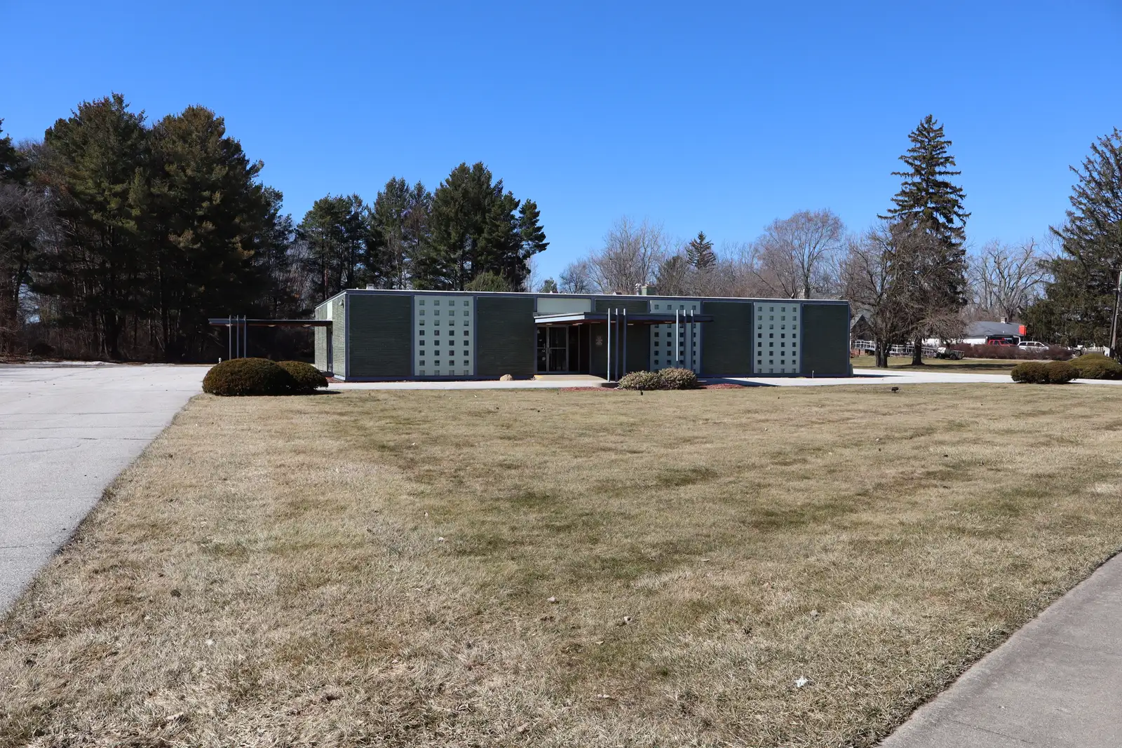 NOW REDUCED! FOR SALE: OFFICE/RETAIL BUILDING CALL TRADEMARK COMMERCIAL GROUP AT 989-792-6400 image 33