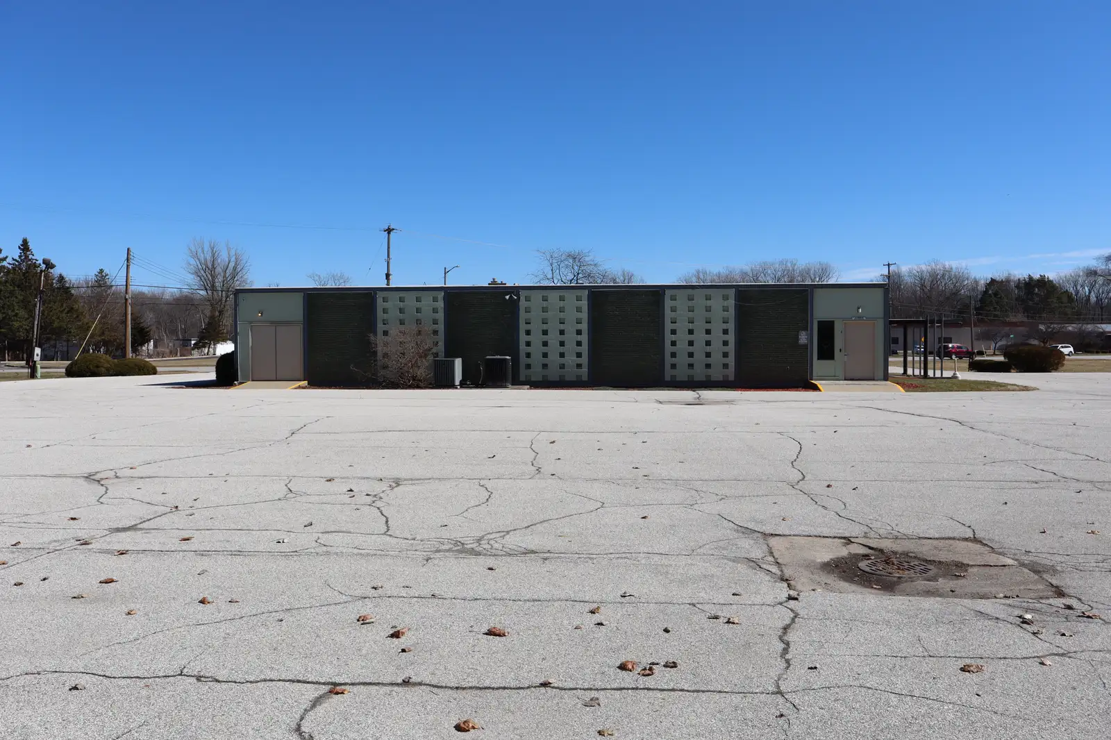 NOW REDUCED! FOR SALE: OFFICE/RETAIL BUILDING CALL TRADEMARK COMMERCIAL GROUP AT 989-792-6400 image 37