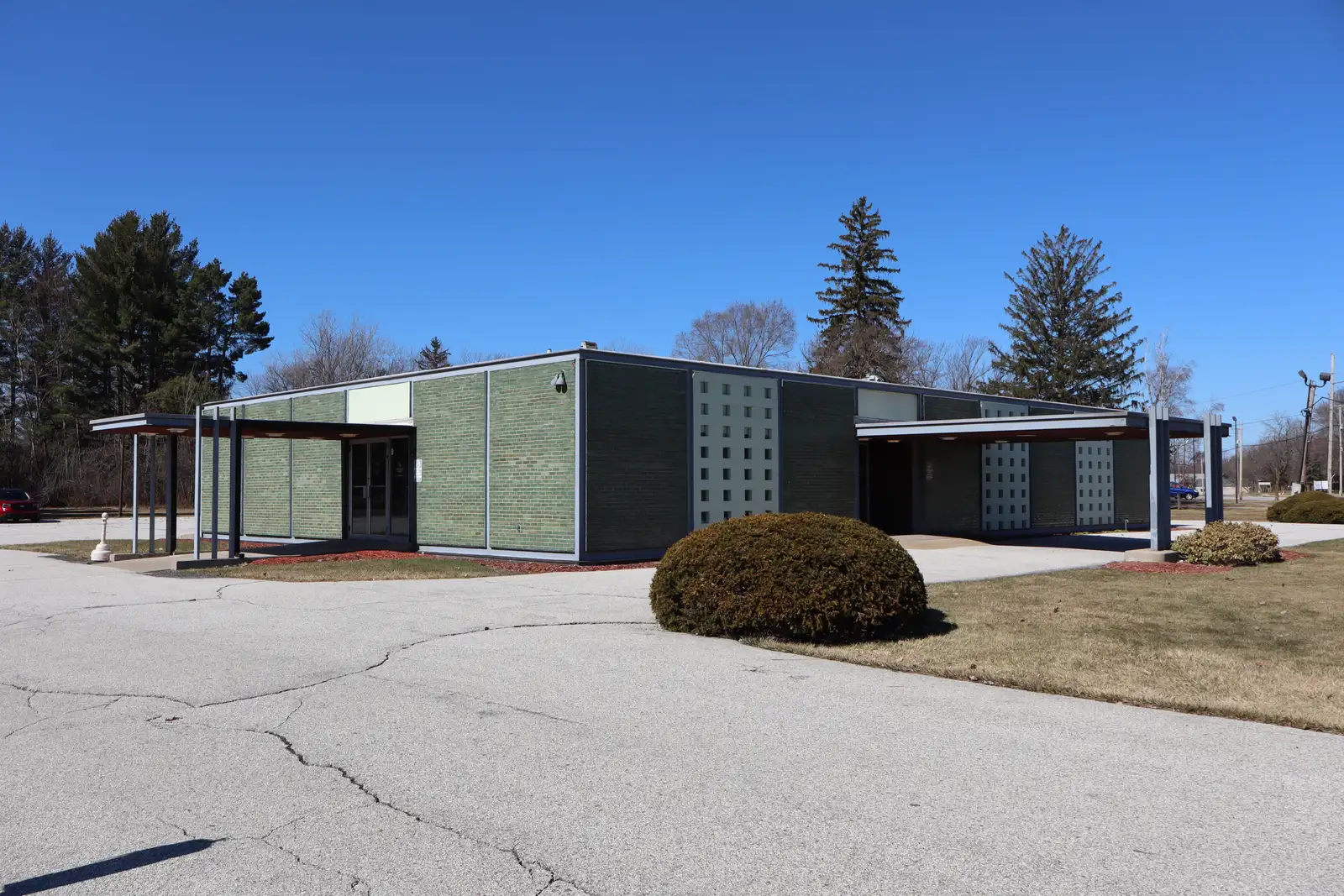 NOW REDUCED! FOR SALE: OFFICE/RETAIL BUILDING CALL TRADEMARK COMMERCIAL GROUP AT 989-792-6400 image 1