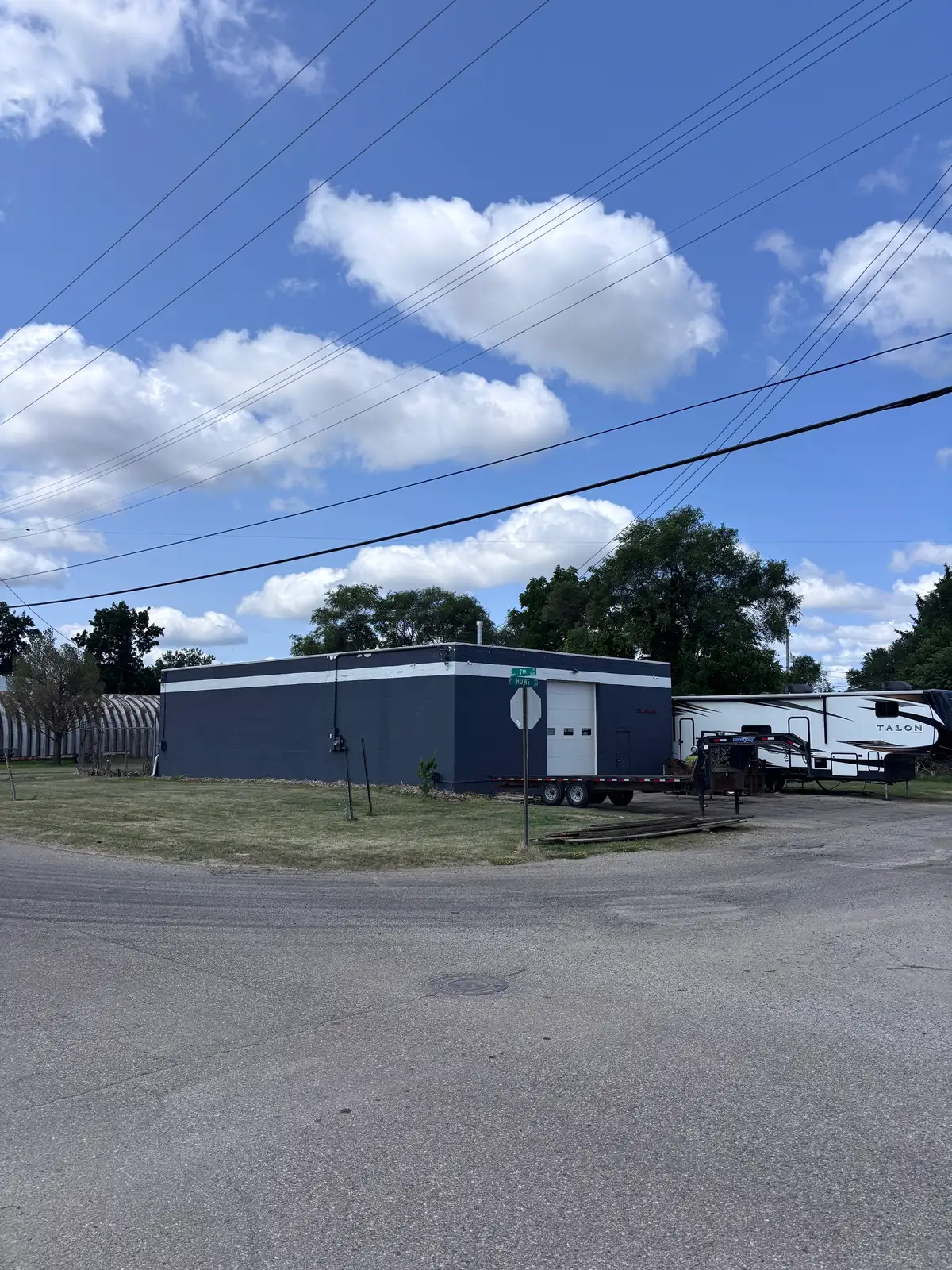 816 E Howe Ave image 2