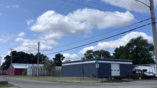 816 E Howe Ave thumbnail 3