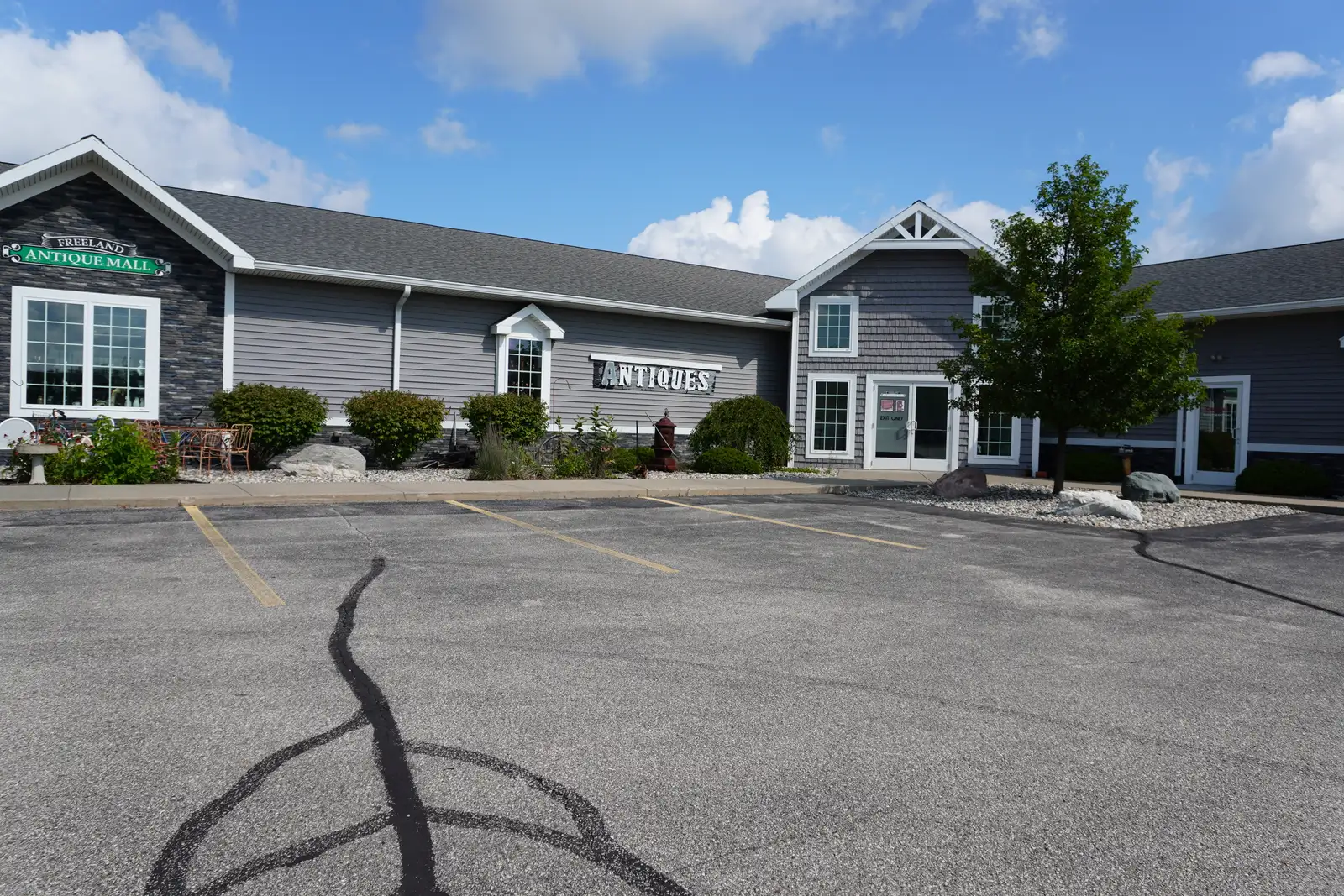 SUITE 3 RETAIL/FOOD/ OFFICE/MEDICAL OFFICE WITH HIGH VISIBILITY IN FREELAND, MI. 2,500 SF BUILD TO SUIT CALL TRADEMARK COMMERCIAL GROUP AT 989-792-6400 image 4