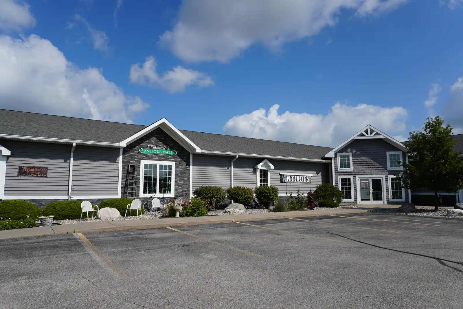 SUITE 3 RETAIL/FOOD/ OFFICE/MEDICAL OFFICE WITH HIGH VISIBILITY IN FREELAND, MI. 2,500 SF BUILD TO SUIT CALL TRADEMARK COMMERCIAL GROUP AT 989-792-6400 image 3