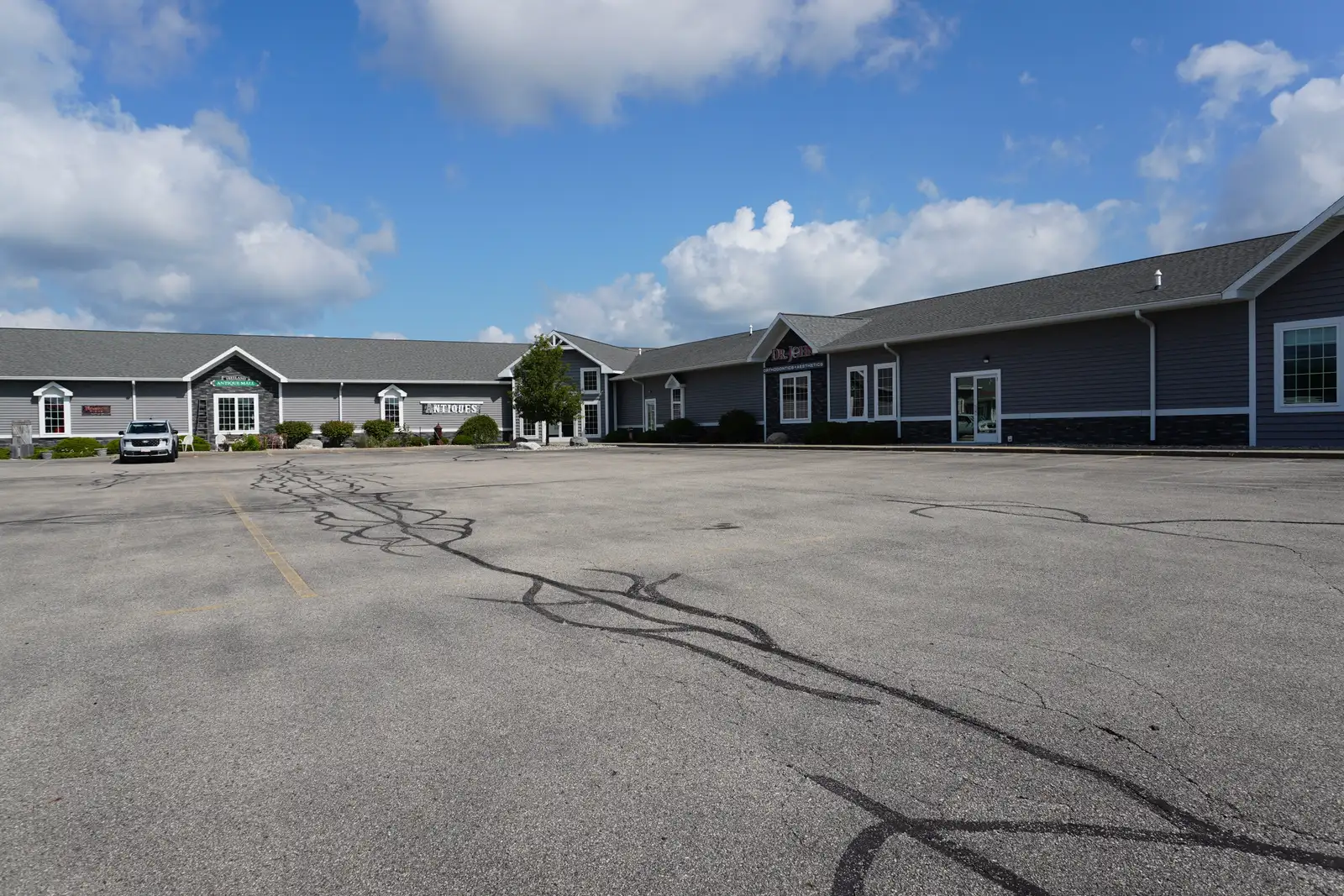 SUITE 3 RETAIL/FOOD/ OFFICE/MEDICAL OFFICE WITH HIGH VISIBILITY IN FREELAND, MI. 2,500 SF BUILD TO SUIT CALL TRADEMARK COMMERCIAL GROUP AT 989-792-6400 image 2
