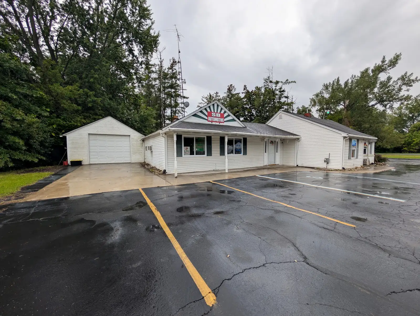 7051 W Vienna Rd image 3