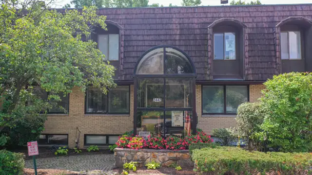 200 - 2442 E Maple Ave thumbnail 2