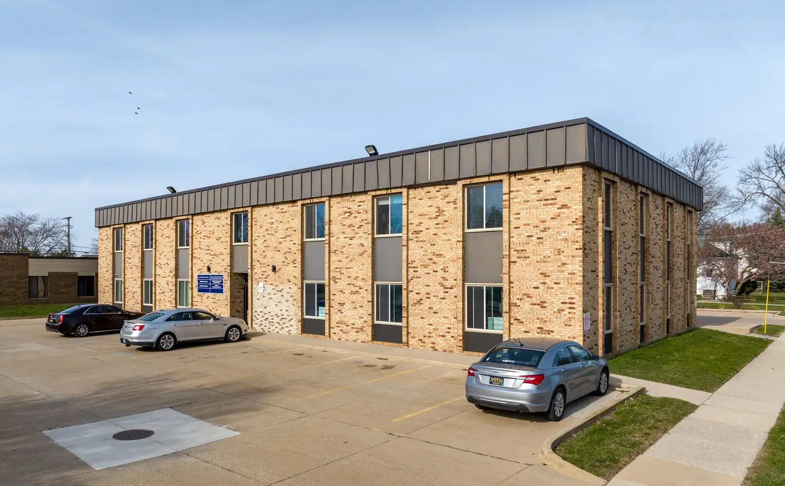 Well-Maintained Office Building image 4