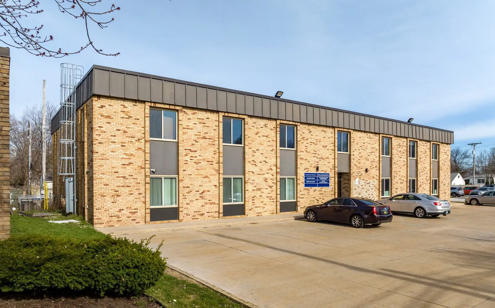 Well-Maintained Office Building image 1