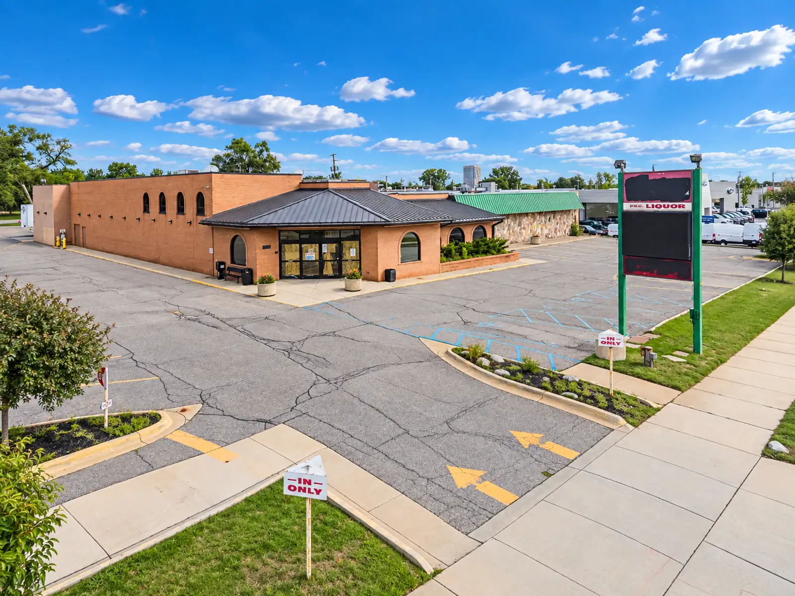 2670 W Maple Rd