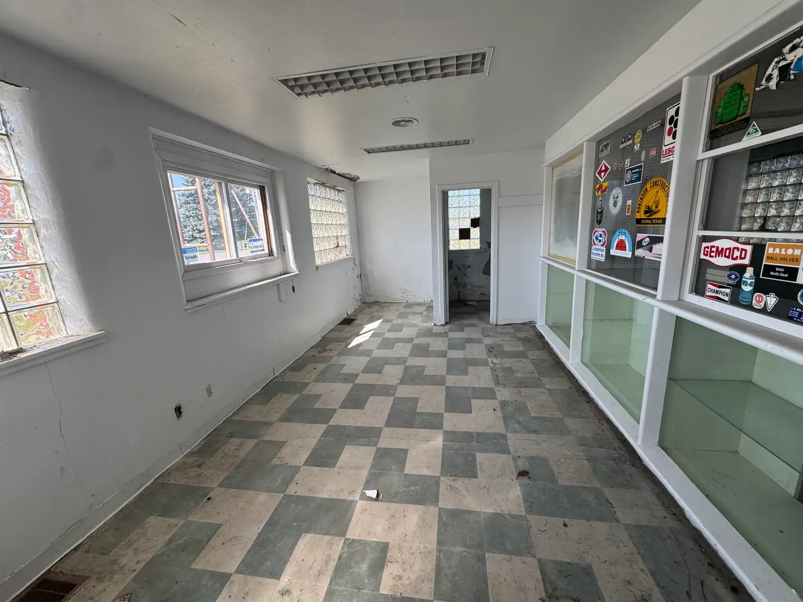 1075 S Wisconsin Ave image 39