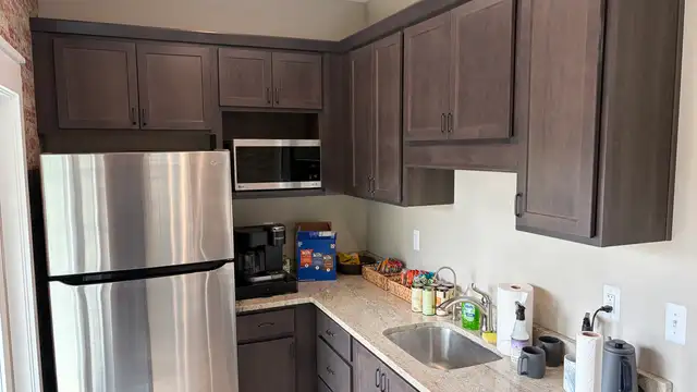 401 E Grand River Ave thumbnail 5