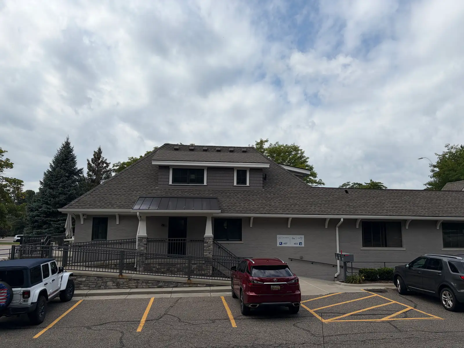 401 E Grand River Ave