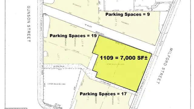1109 East Grand River thumbnail 3