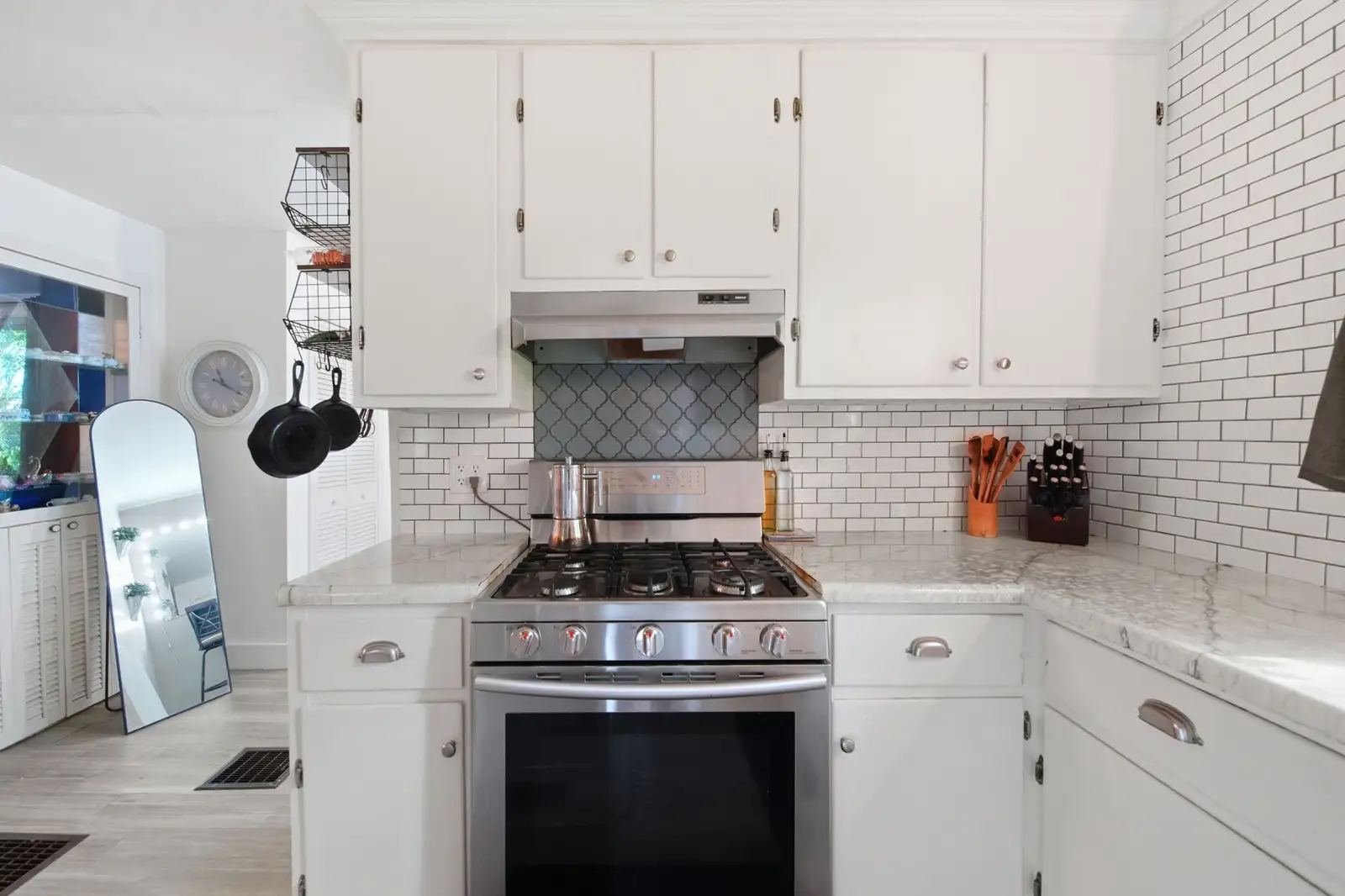 11242 Devereaux Rd image 16