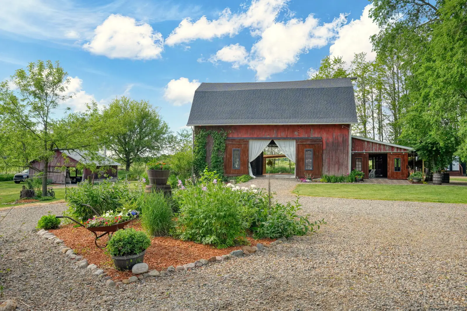 11242 Devereaux Rd image 43