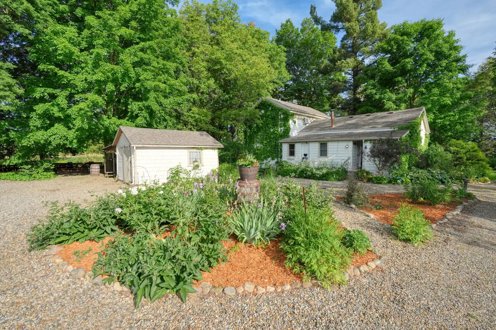 11242 Devereaux Rd image 35