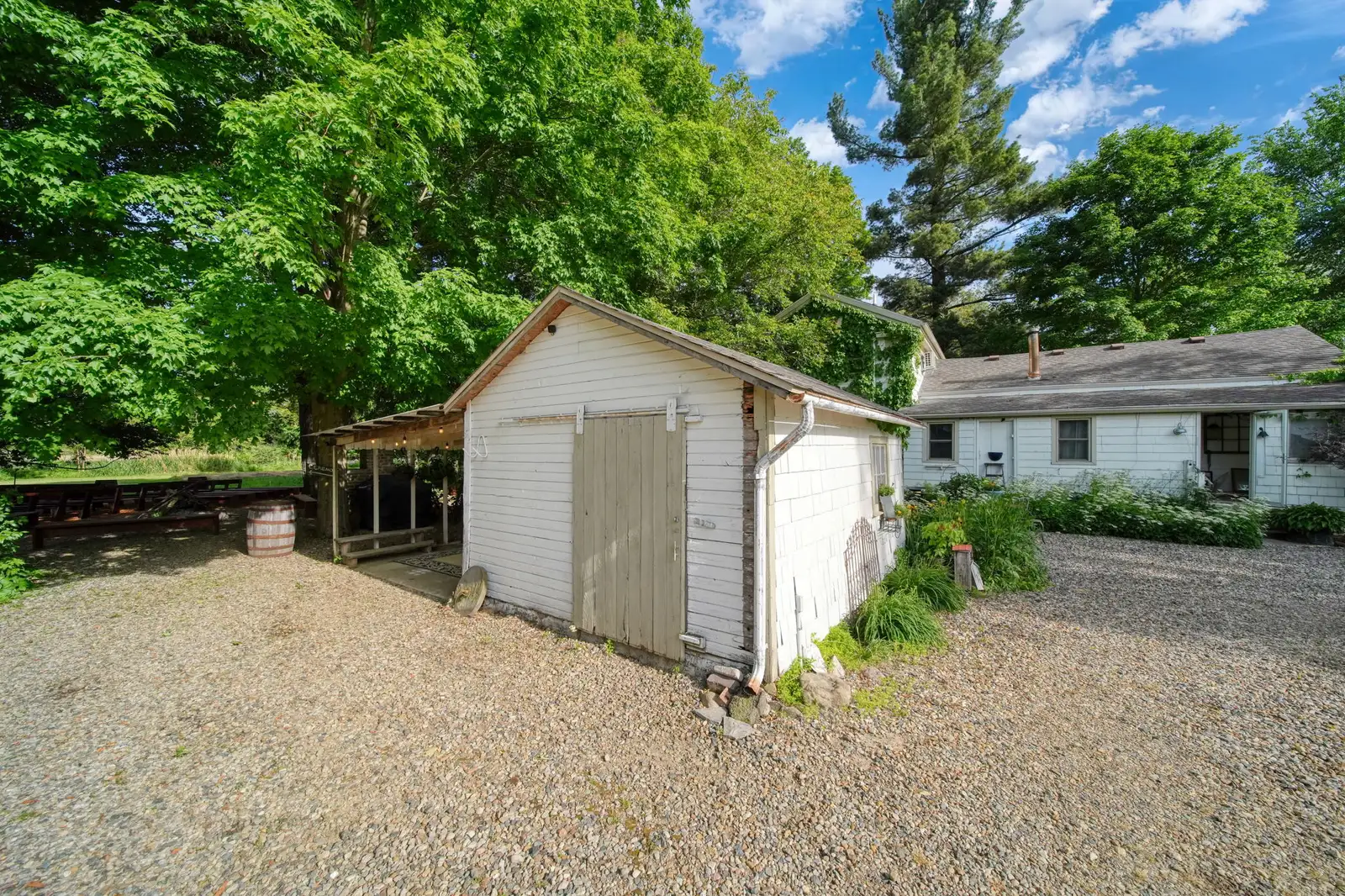 11242 Devereaux Rd image 39