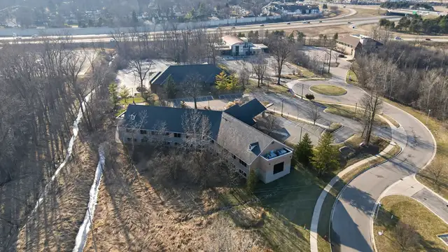 1575 Ramblewood Dr thumbnail 4