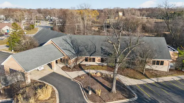 1575 Ramblewood Dr thumbnail 3