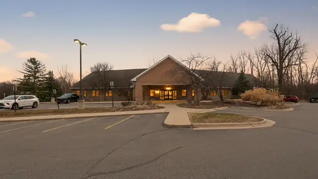 1575 Ramblewood Dr thumbnail 2